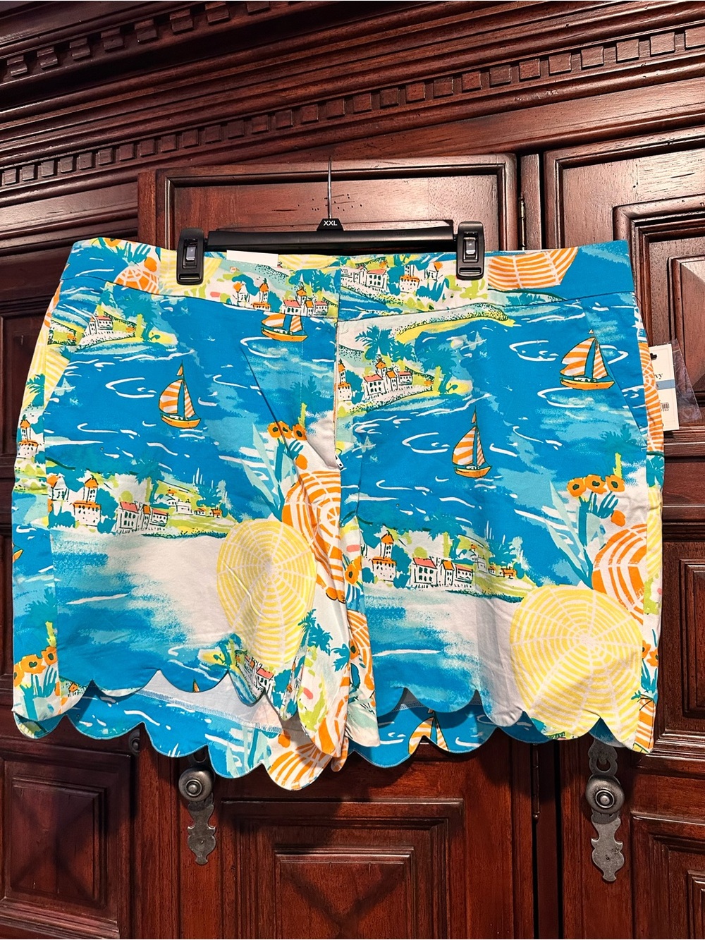 crown & ivy Blue Tropical Print Scallop-Hem Shorts with Yellow Accents